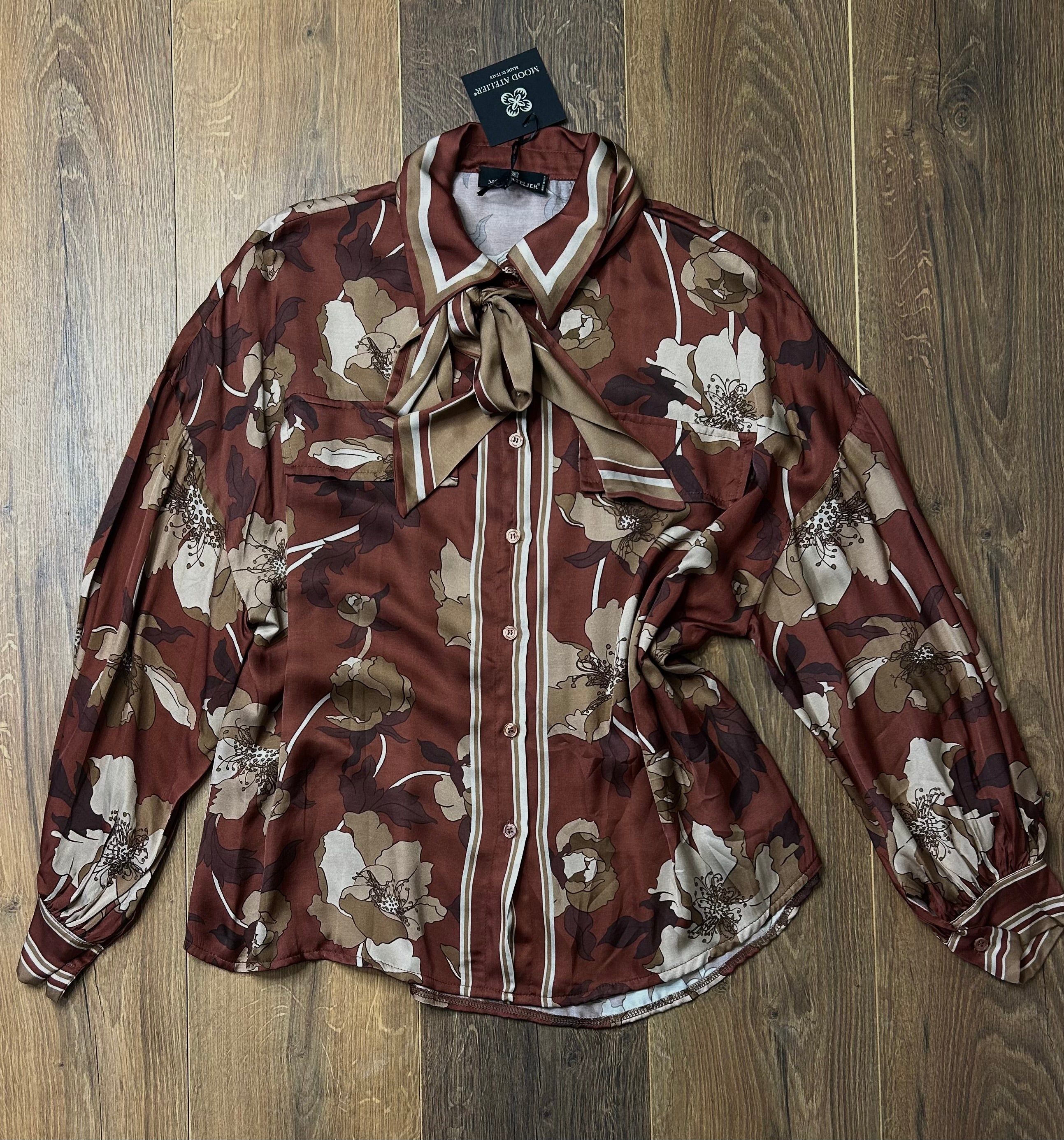 Camicia fantasia con foulard