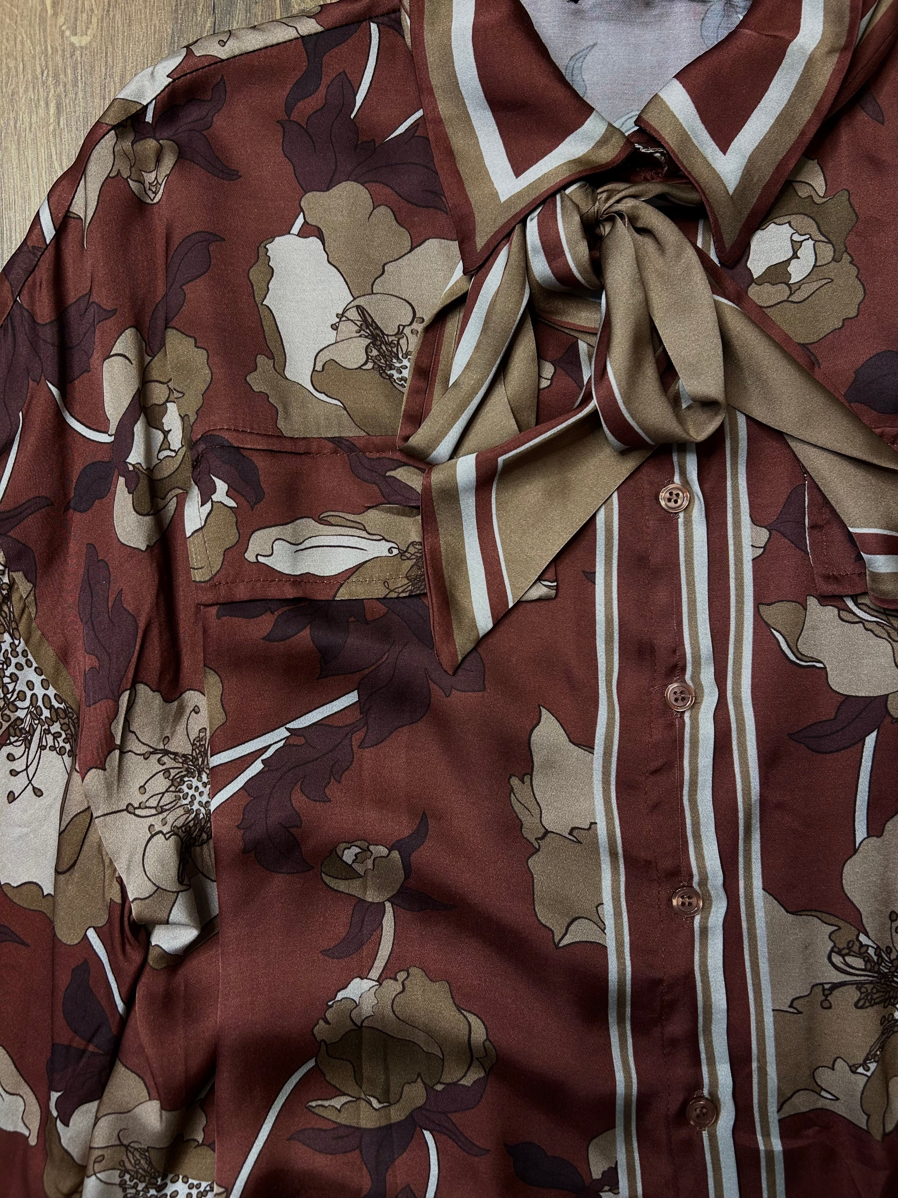 Camicia fantasia con foulard