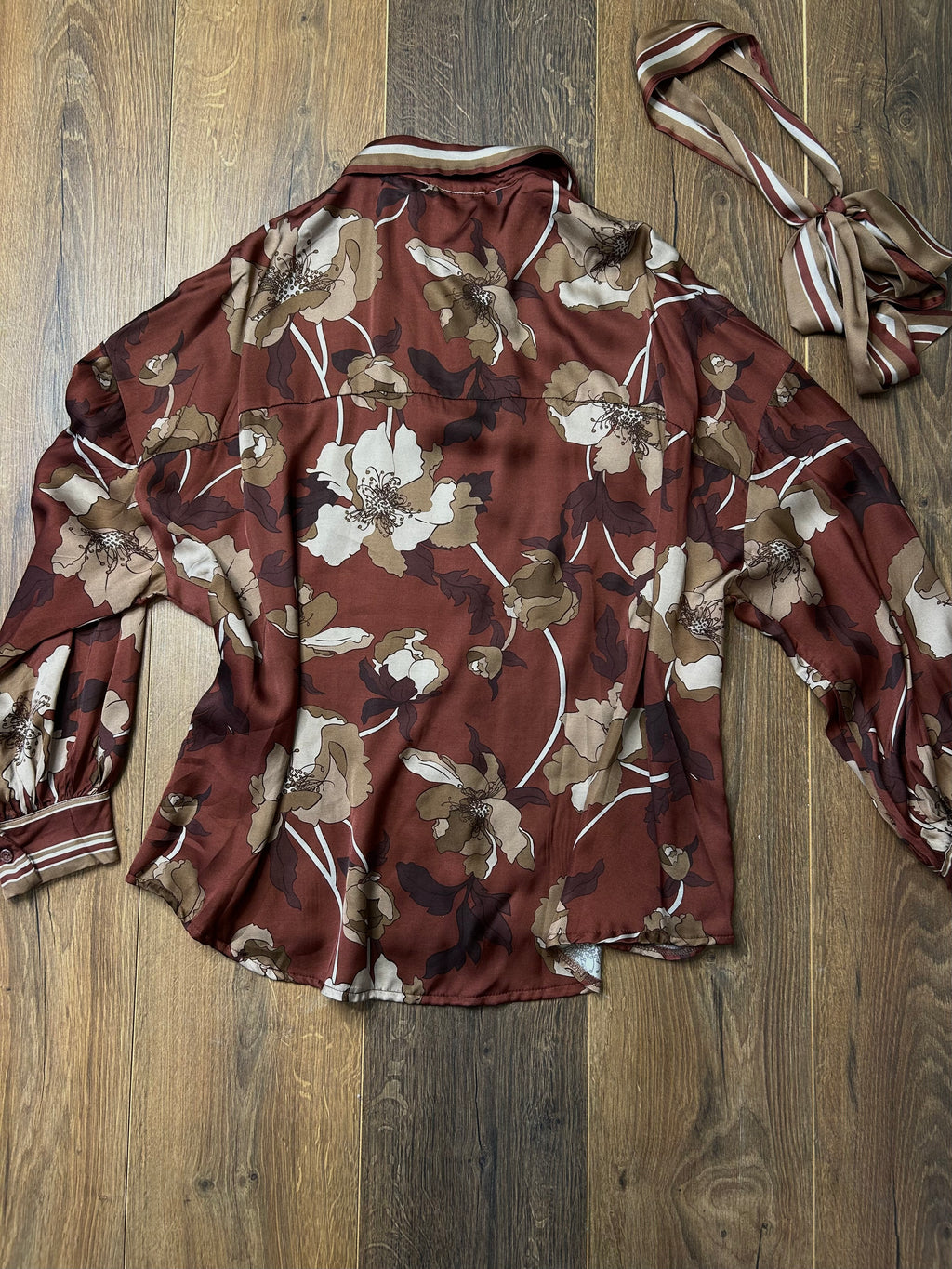 Camicia fantasia con foulard