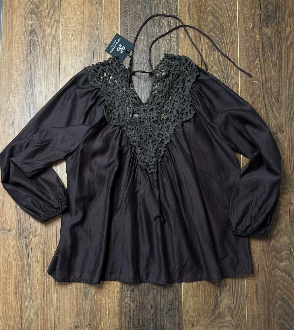 Blusa con applicazione ricamo