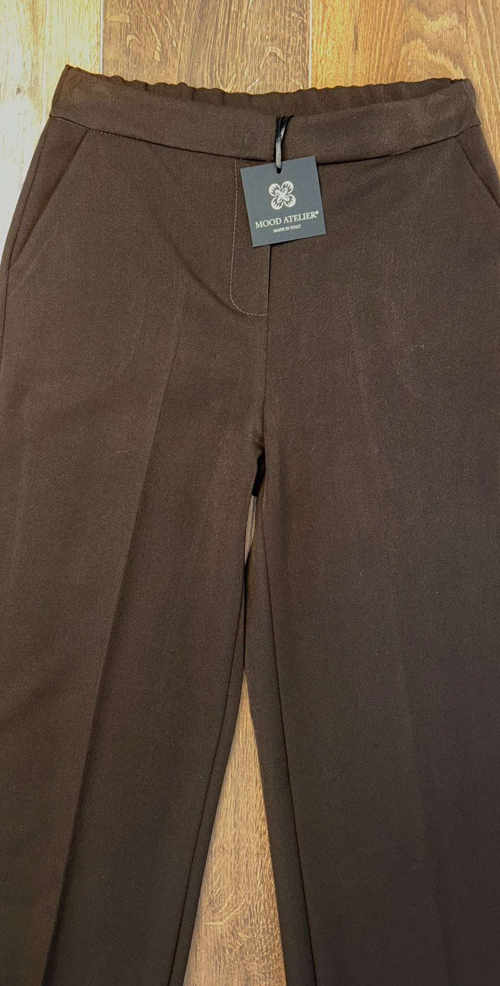 Pantalone linea dritta con tasche alla francese