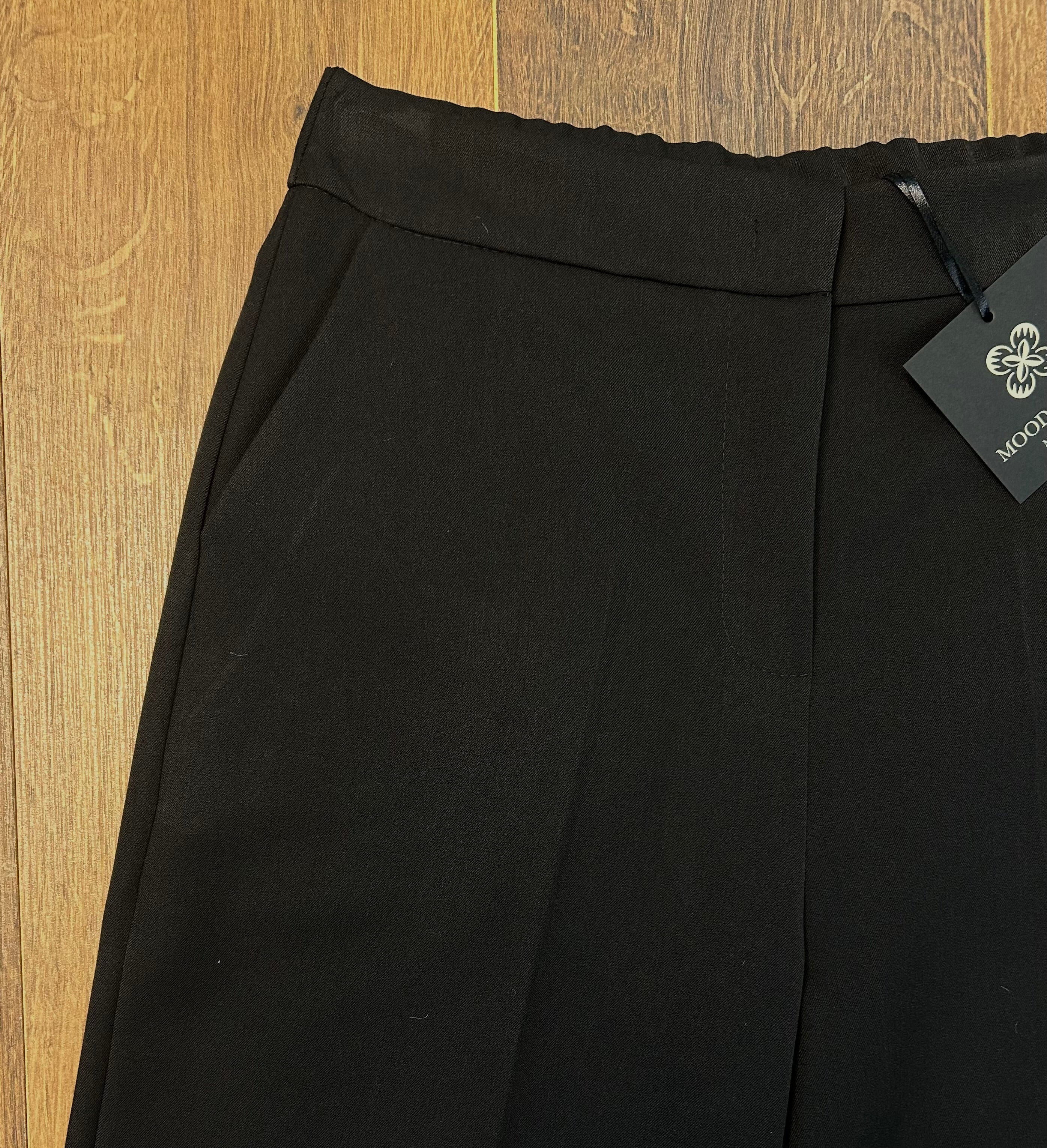 Pantalone linea dritta con tasche alla francese