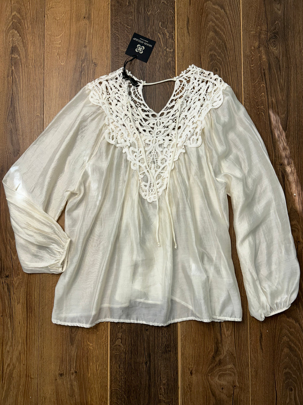 Blusa con applicazione ricamo