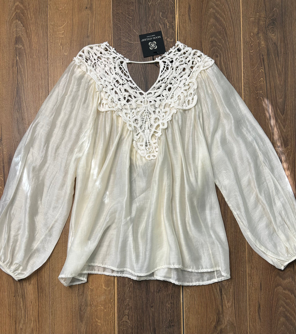 Blusa con applicazione ricamo