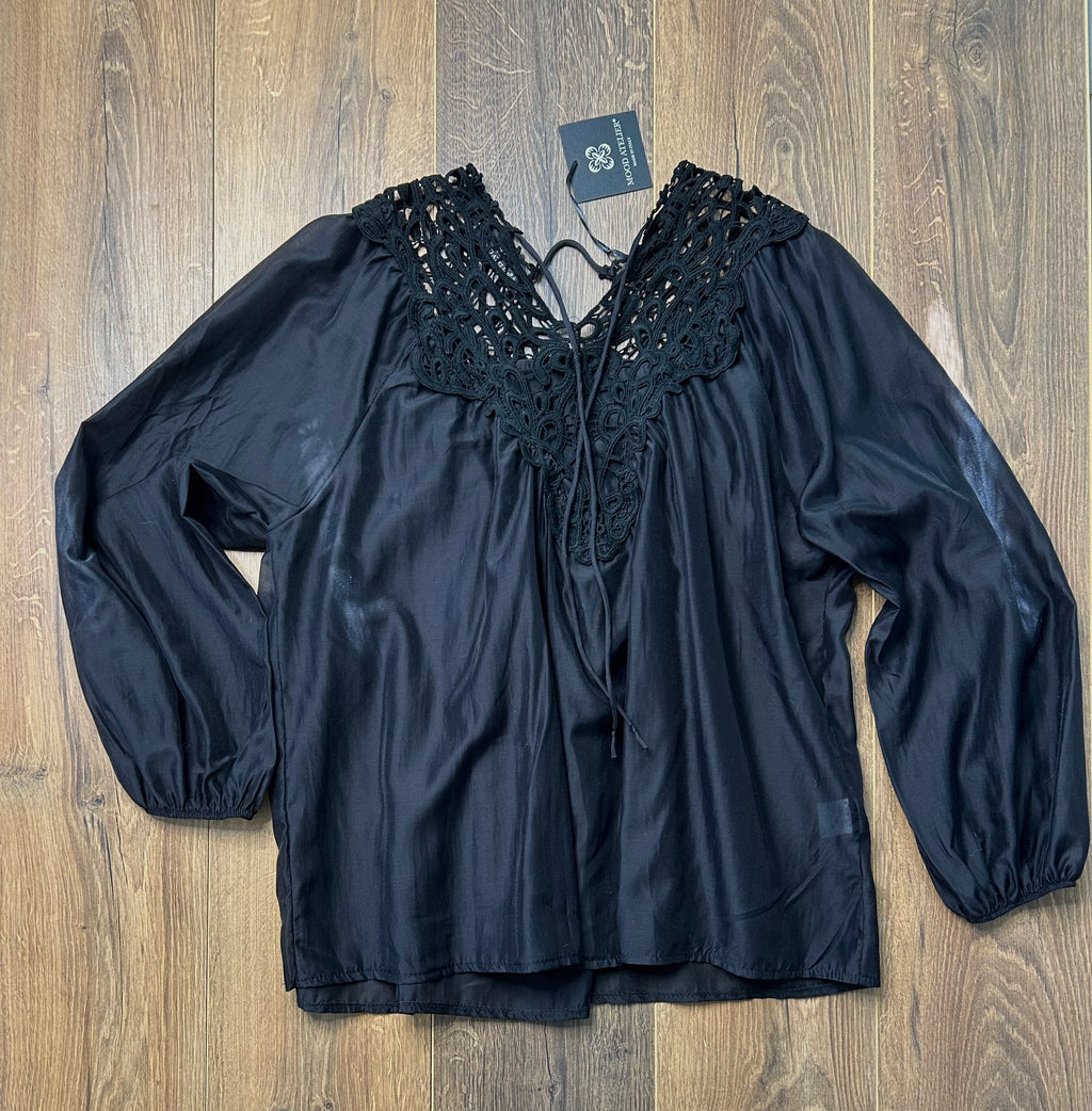 Blusa con applicazione ricamo