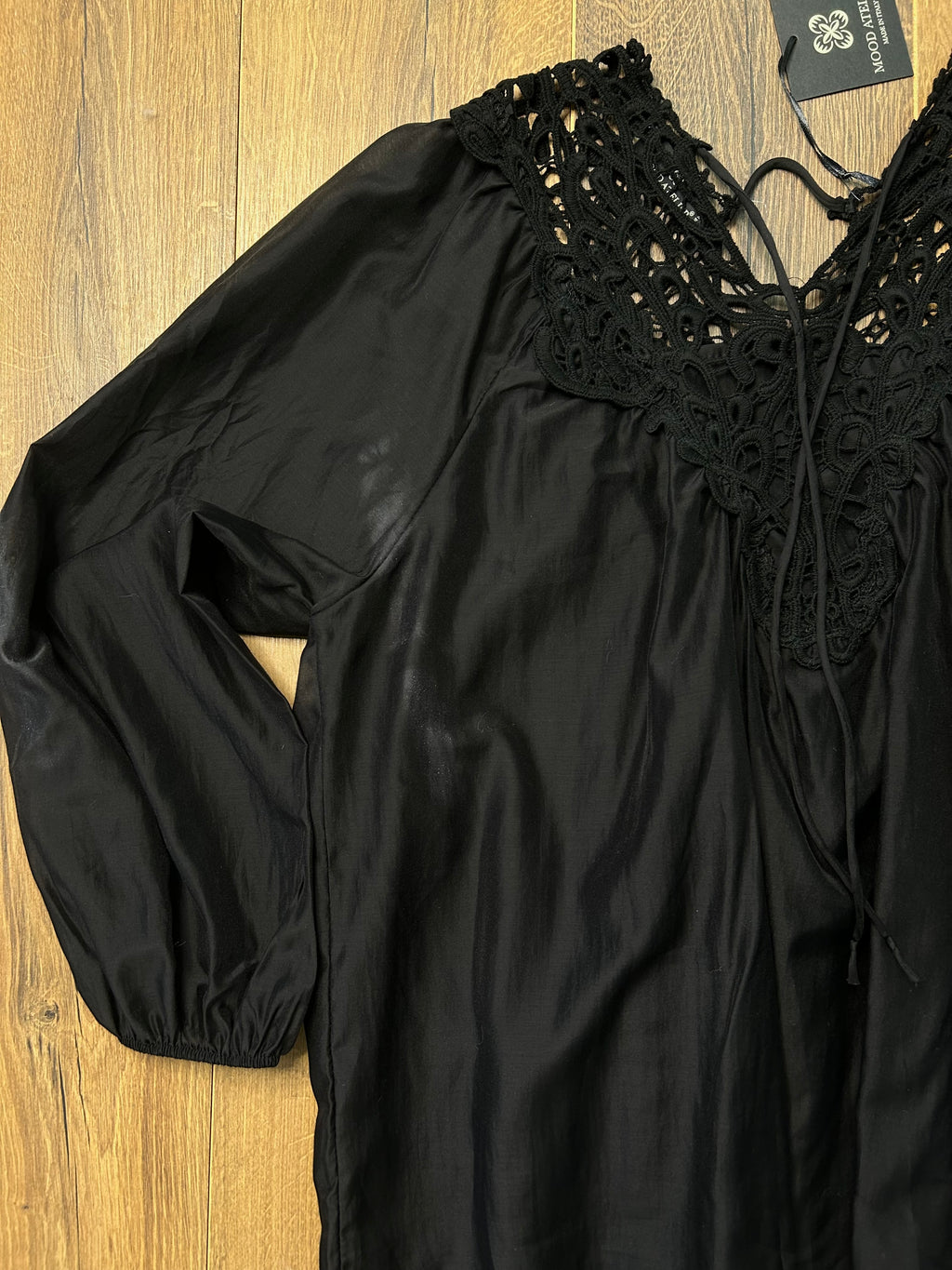 Blusa con applicazione ricamo